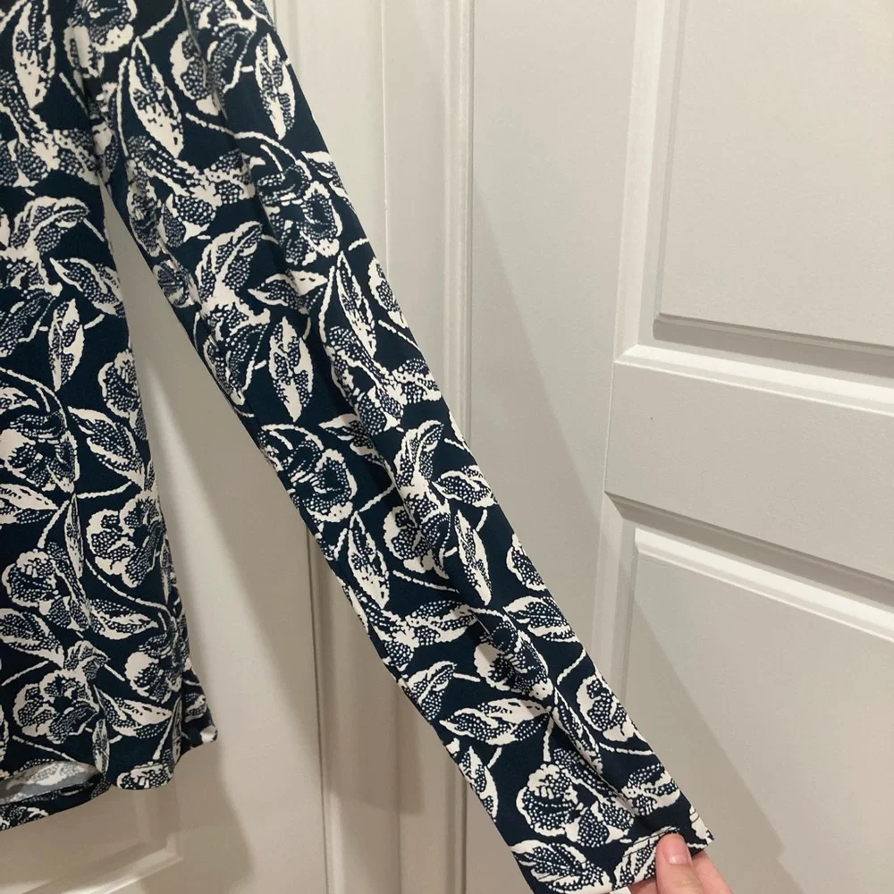 Cute stretchy top! - Picture 6 of 8